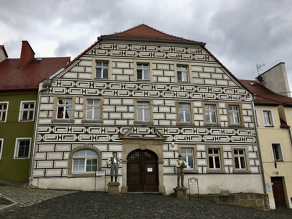 960px Lubomierz, Muzeum Kargula i Pawlaka, fasada