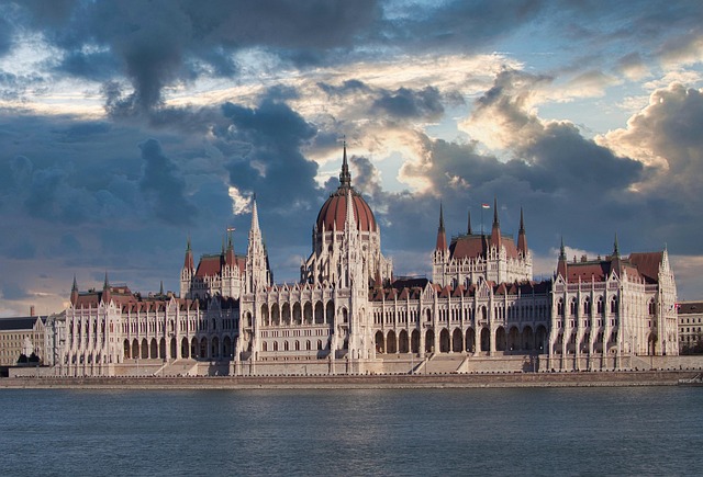 attilapergel hungarian parliament building 6995487 640