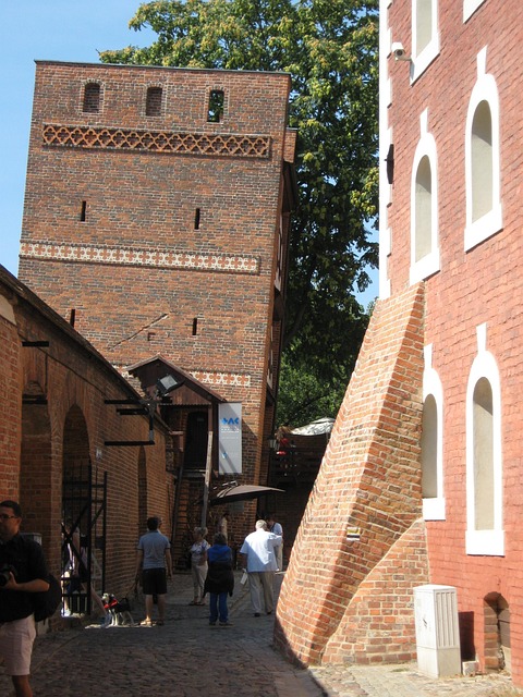 badzioltv leaning tower 239358 640