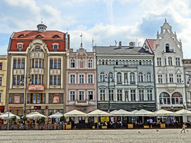 wikimediaimages market square 904236 640